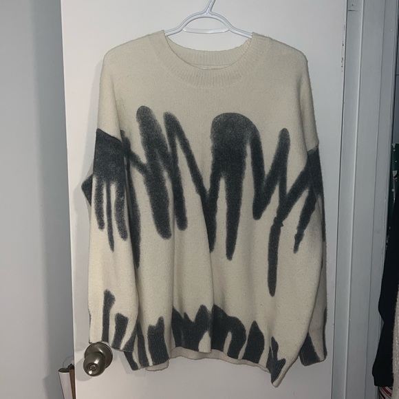 Oversized Trendy Sweater - Picture 1 of 3